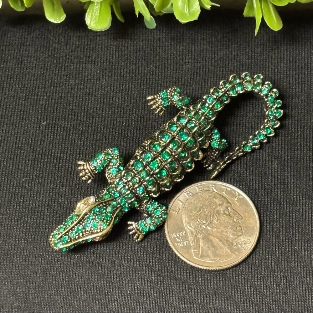 ALLIGATOR CROCODILE
BROOCH GREEN CRYSTAL
GLASS RHINESTONE GOLDTONE METAL - Picture 6 of 6